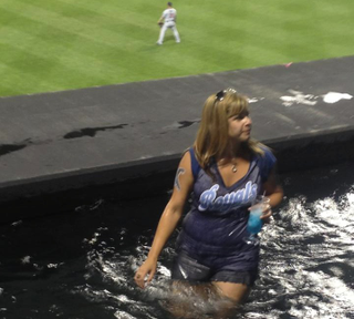 Illustration for article titled Lady Goes For A Stroll Through The Kauffman Stadium Fountain